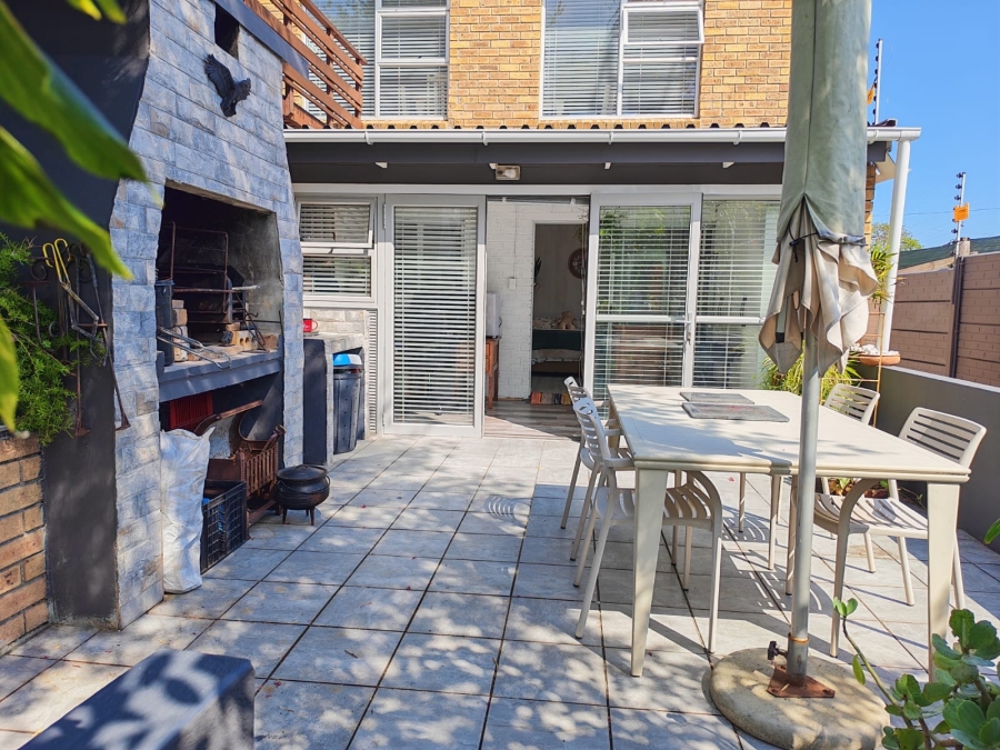 4 Bedroom Property for Sale in Klein Berlyn Western Cape